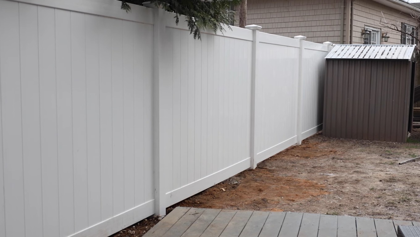Professional fence installation in Rialto, California